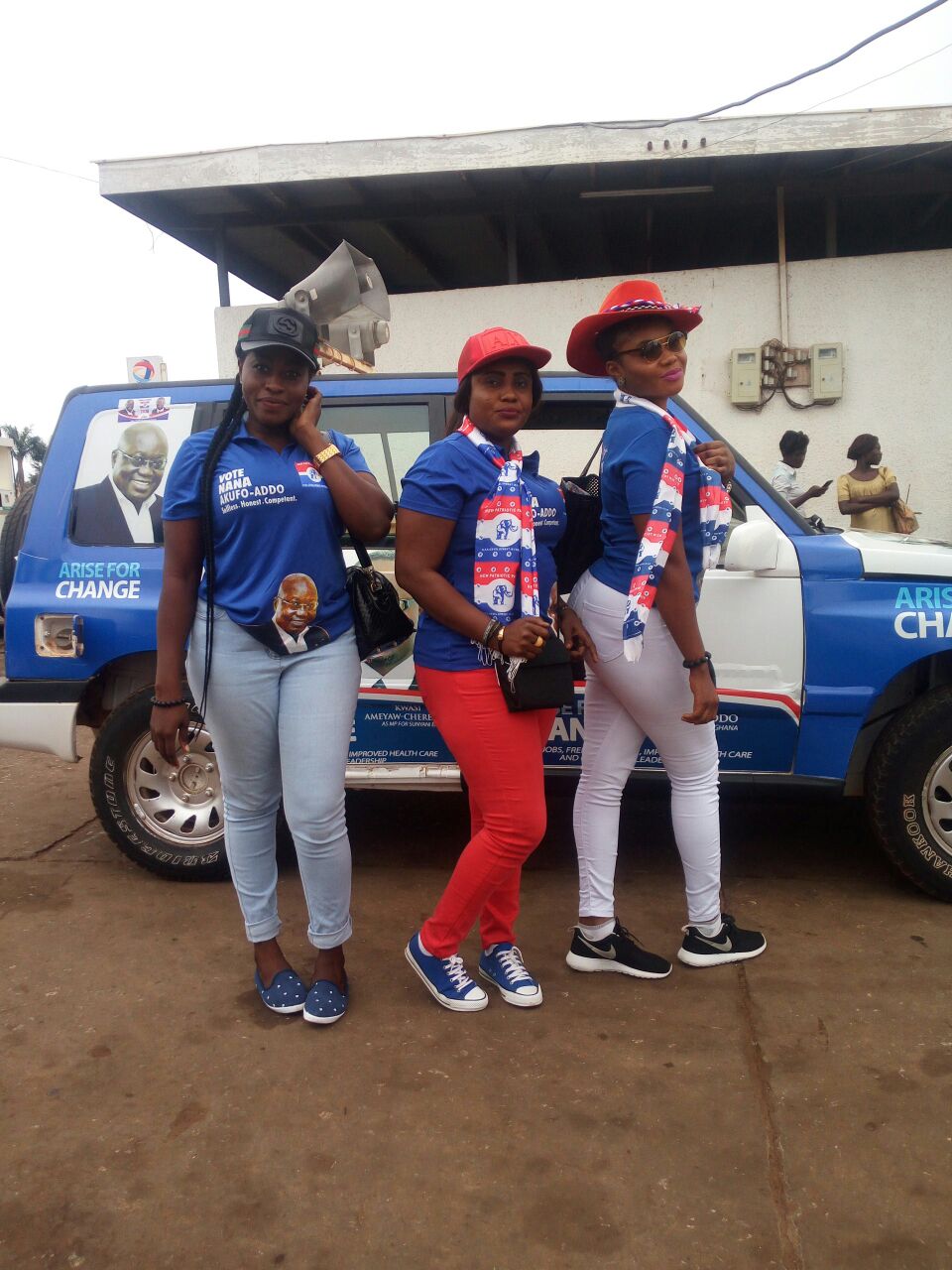 Sunyani market women campaign for NPP on streets