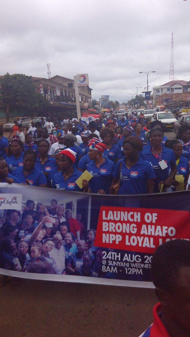 Sunyani market women campaign for NPP on streets