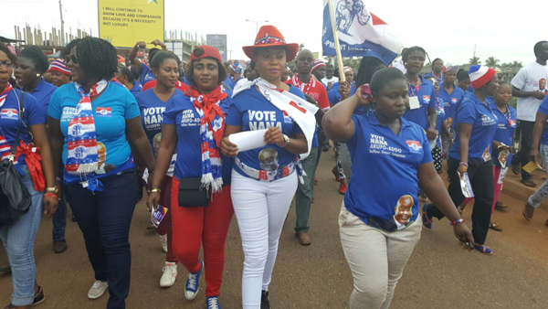 Sunyani market women campaign for NPP on streets