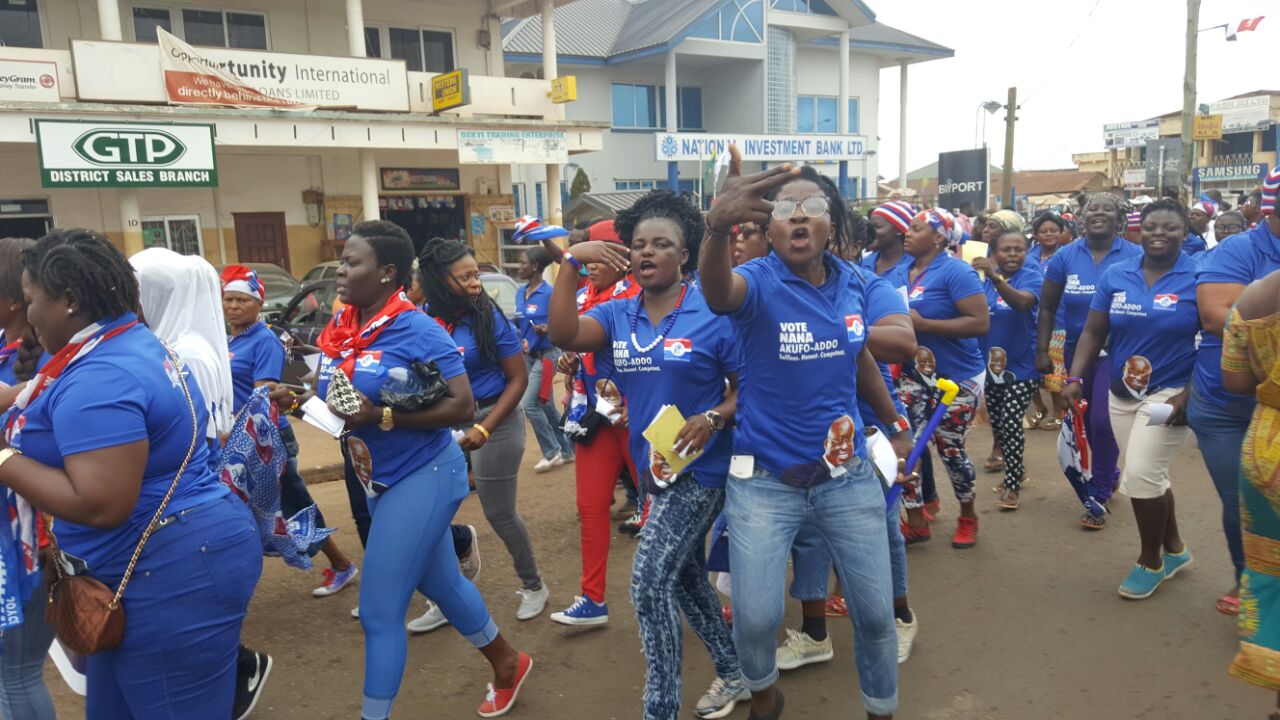 Sunyani market women campaign for NPP on streets