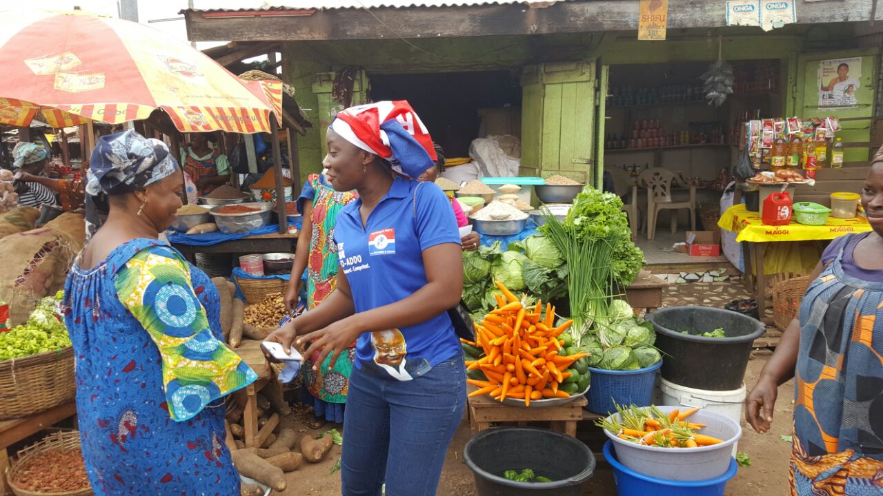 Sunyani market women campaign for NPP on streets