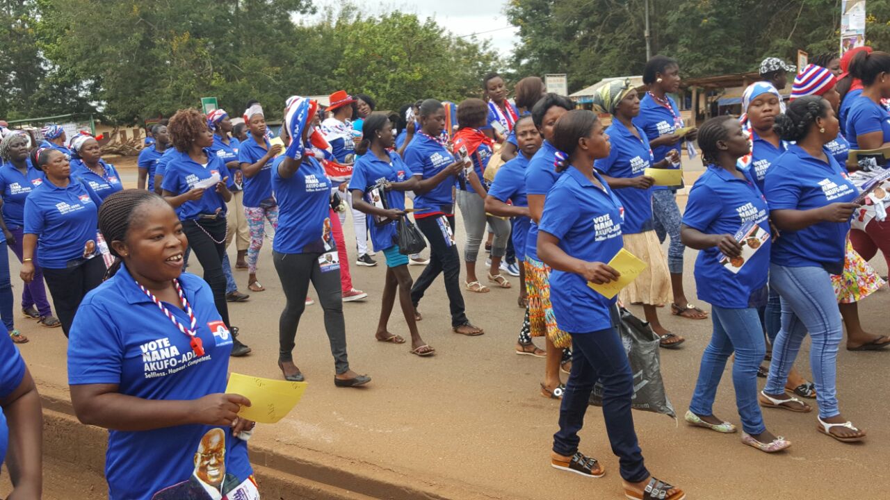 Sunyani market women campaign for NPP on streets