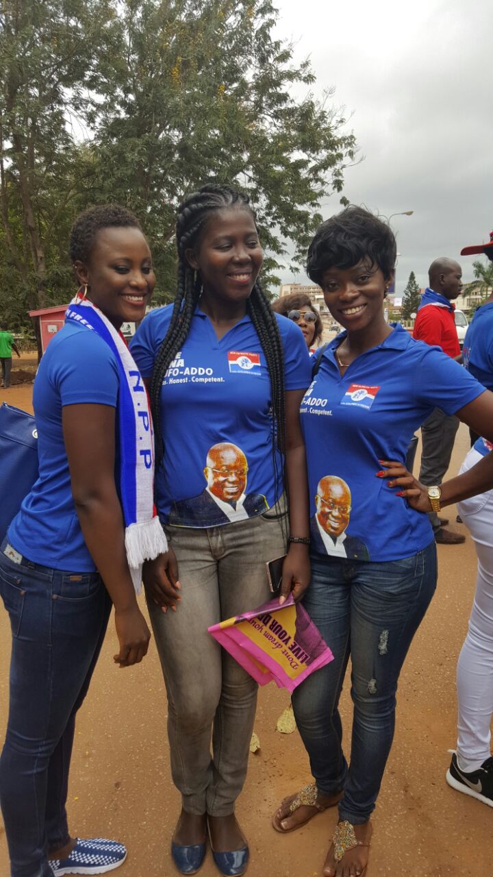 Sunyani market women campaign for NPP on streets